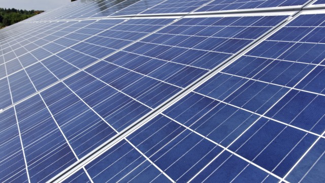 Fotovoltaik in Esting: Gefördert vom Staat sind in den vergangenen Jahren viele Freiflächenanlagen entstanden.