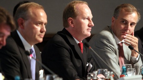 ddp kauft AP Deutschland: Die ehemaligen Arques-Vorständler Peter Löw (zweiter von links) und Martin Vorderwülbecke(ganz rechts).
