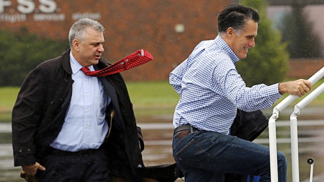 Republican presidential nominee Romney boards his campaign plane in Vandalia