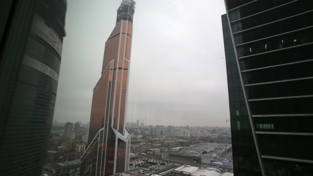 Höchstes Gebäude Europas: Die Form eines mit der Axt bearbeiteten Holzscheits: "The Mercury City Tower" in Moskau.