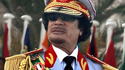 Muammar el-Gaddafi: Wenn es für die 40 Regierungsjahre des Muammar el-Gaddafi eine Konstante gibt, dann ist es seine Begabung, sich als Exzentriker in Szene zu setzen.