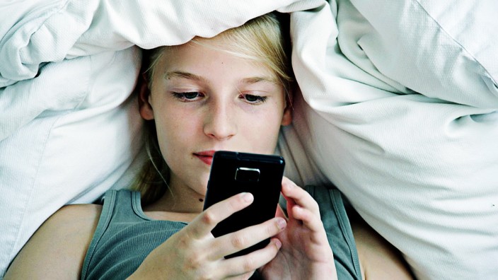 Jugendliche Jugendlicher Handy Smartphone Teenager Erziehung Tipps