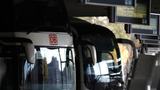 Neue Fernbuslinien: Der Busbahnhof in München. Von Januar an dürfen Reisende mit neuen Angeboten für Fernbusreisen in Deutschland rechnen, denn dann wird dieser Markt liberalisiert.