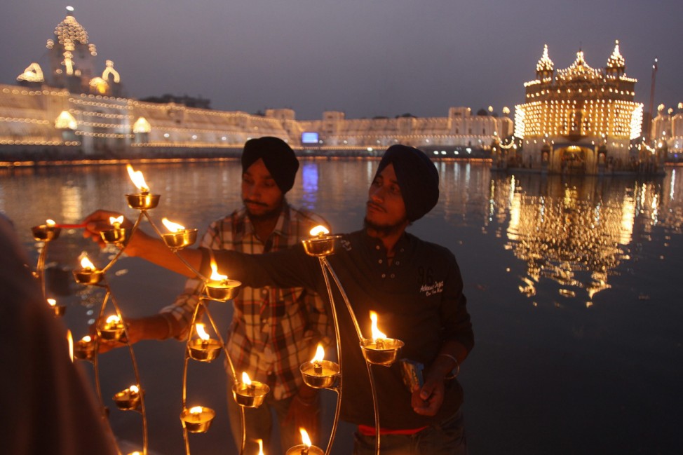 Diwali festival and Bandi Chorh Diwas celebrations at Golden Temp