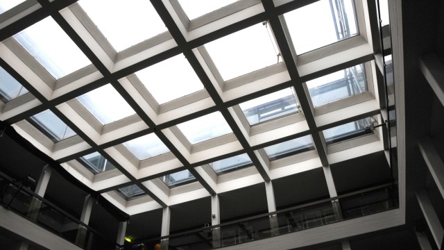 Problemfall Rathaus: Das Glasdach im Rathaus lässt nicht nur Licht, sondern auch Regenwasser durch