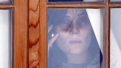 Polanski unter Hausarrest: Polanskis Ehefrau, die Schauspielerin Emmanuelle Seigner, erwartete ihn im Chalet mit den beiden Kindern.