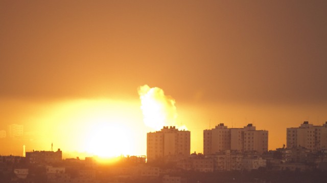 Nahost-Konflikt: Die israelische Luftwaffe hat ihre massiven Luftschläge im Gaza-Streifen auch in der Nacht zum Donnerstag fortgesetzt.