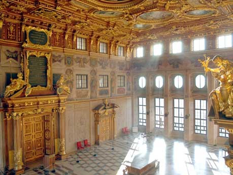 der Goldene Saal im Rathaus von Augsburg ; dpa