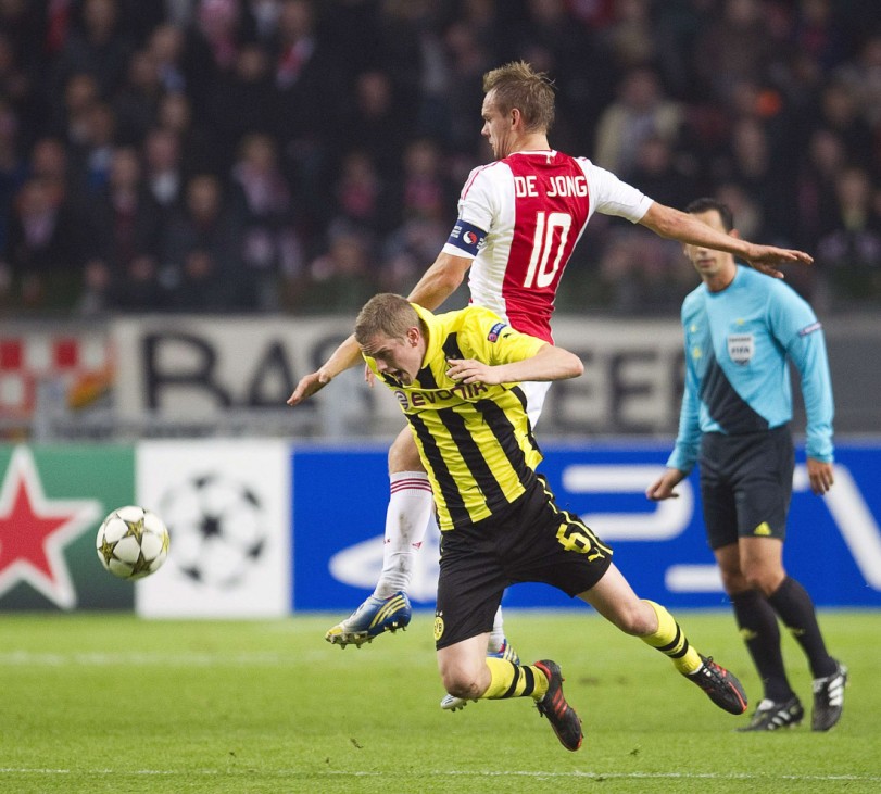 Borussia Dortmund's Sven Bender fights for the ball with Ajax Amsterdam's Siem de Jong during their Champions League Group D soccer match in Amsterdam
