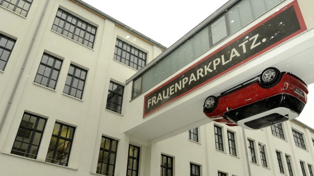 'Frauenparkplatz' in München