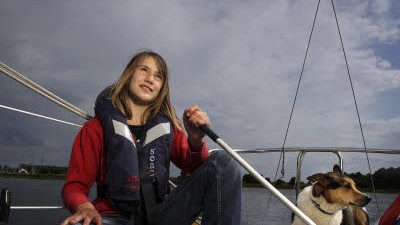 13-jährige Seglerin: Laura will die Welt umsegeln - mindestens zwei Monate wird sie sich nun aber noch gedulden müssen.
