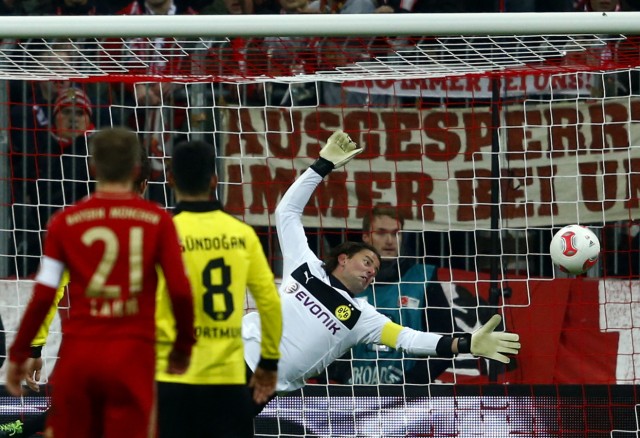 Dortmund's goalkeeper Roman Weidenfeller makes a save during the German Bundesliga first division soccer match against Bayern in Munich