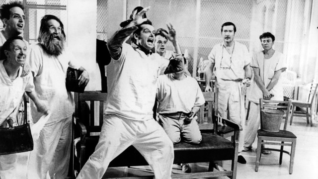 Psychiatrie: Fast schon reflexhaft wird im Fall Mollath auf Milos Formans Film "Einer flog über das Kuckucksnest" verwiesen, der die Psychiatrie der 1970er-Jahre als menschenverachtendes System inszeniert.