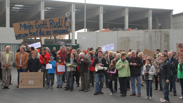 Recycling-Anlage in Unterfranken: Sie sind in Sorge: Immer wieder protestieren Bewohner von Wonfurt gegen die Recycling-Firma Loacker.