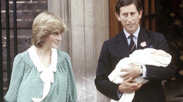 Schwangere Herzogin Catherine: Prinzessin Diana und Prinz Charles mit ihrem neugeborenen Sohn William im Jahr 1982.