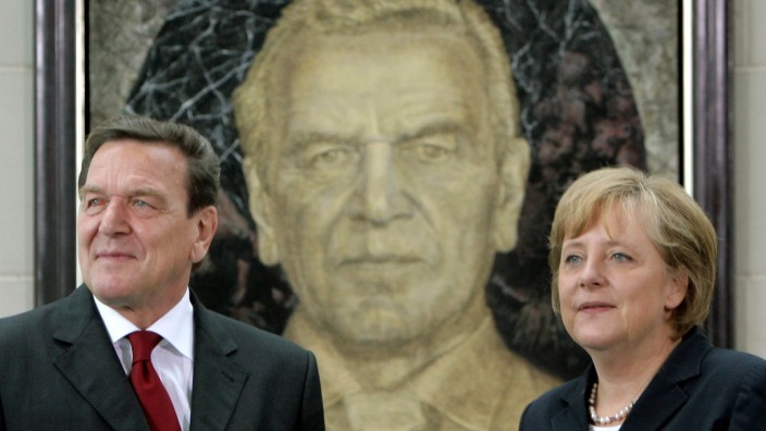 Übergabe Schröder-Porträt im Kanzleramt