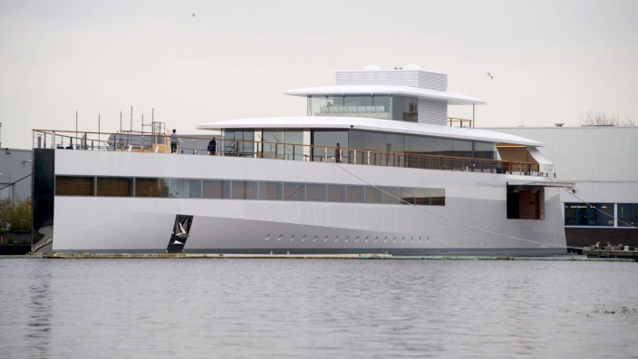 Steve Jobs Luxusyacht Venus im Hafen von Amsterdam.