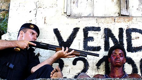 Im Kino: "Tropa de Elite": Die Elite-Polizisten der BOPE sind in den anarchischen Favelas von Rio der brutale Brückenkopf eines machtlosen Staates.