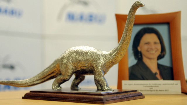 Umwelt-Dinosaurier 2012 für Ilse Aigner