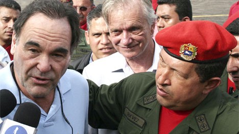 Oliver Stone im Gespräch: Oliver Stone zusammen mit dem venezolanischen Präsidenten Hugo Chavez im Dezember 2007.