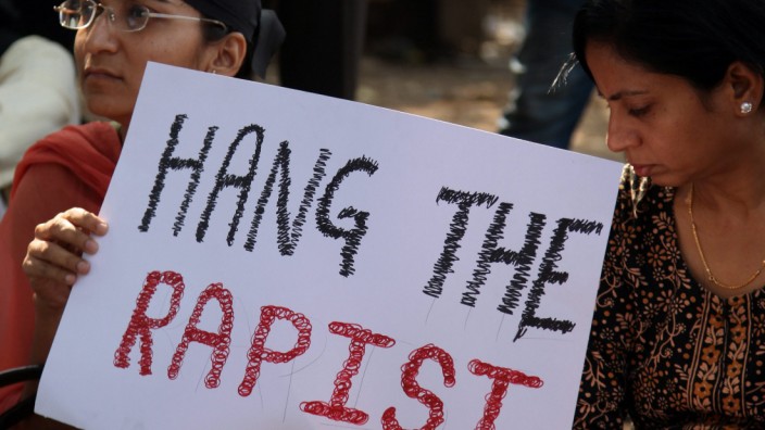 Rally to mourn gang rape victim