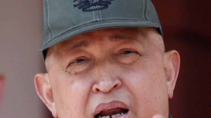 Chavez suffers complications from latest cancer surgery