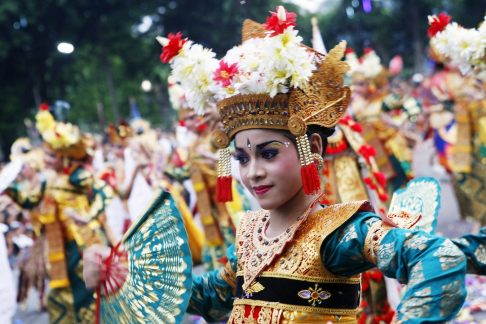 Balinese dancers parade