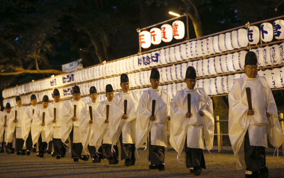 Shinto priests prepare for the New Year