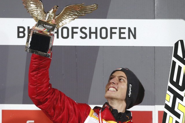Skispringen: Gregor Schlierenzauer feiert den Sieg bei der Vierschanzentournee
