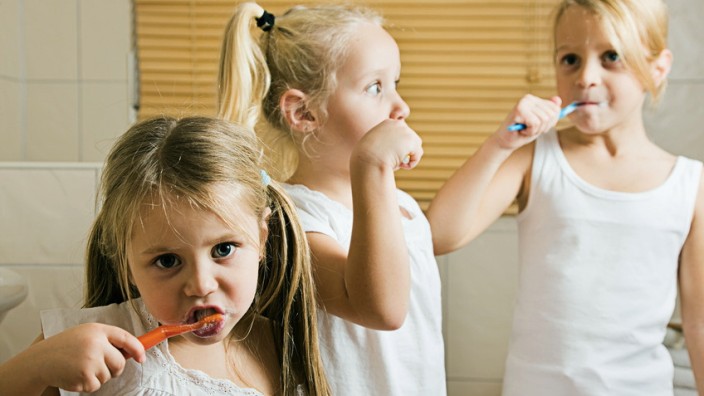 Kinder Kind Zähneputzen Tipps Erziehung Kinderzahnarzt Kinderzahnärztin Rat Zähneputzen