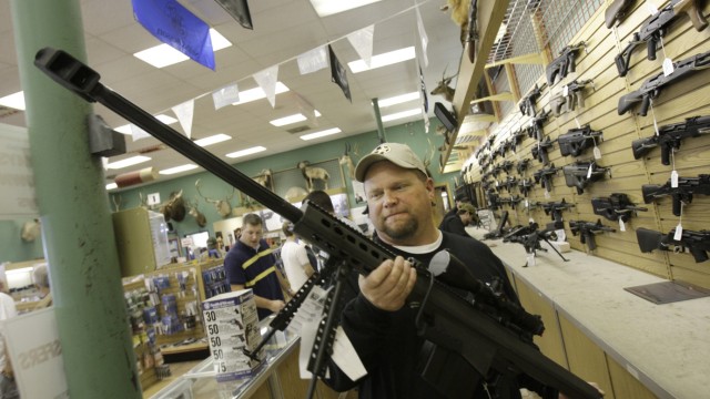 Striktere Gesetze befürchtet: Waffenladen in Texas (Archiv):Die Anzahl der Waffenkäufe in den USA ist in den vergangenen Wochen rapide gestiegen - offensichtlich aus Sorge, dass es bald schärfere Waffenkontrollgesetze geben könnte