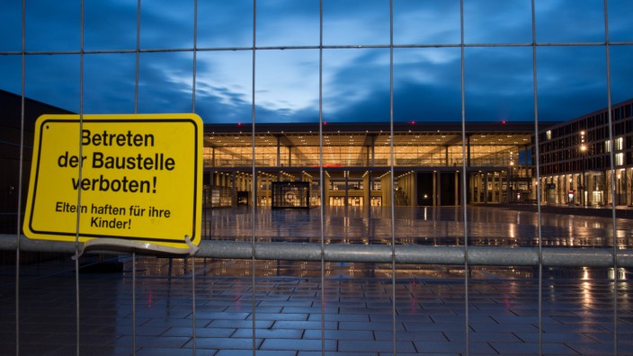Landtags-Sondersitzung zum Flughafen BER