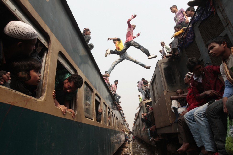 Commuters get off trains as these arrive at a station to attend the final prayer of Biswa Ijtema in Dhaka