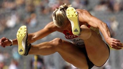 Leichtathletik-WM kompakt: Flog weiter denn je: Siebenkämpferin Jennifer Oeser beim Weitsprung.