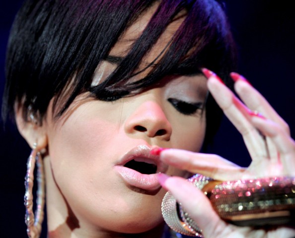 Chris Brown nach Streit mit Rihanna wegen Körperverletzung angeklagt