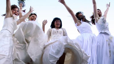 Musikvertrieb via Youtube: Jill Peterson und Kevin Heinz wollte keine langweilige Hochzeit. Mit Freunden inszenierten sie einen bühnenreifen Auftritt. 15 Millionen Mal wurde ihr Video bei Youtube bereits angeklickt.