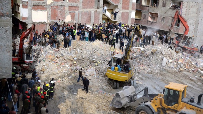 Egypt building collapse kills at least five