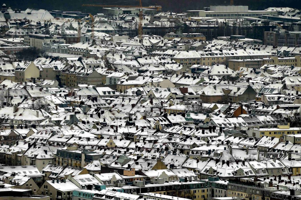Schnee auf Münchens Dächern
