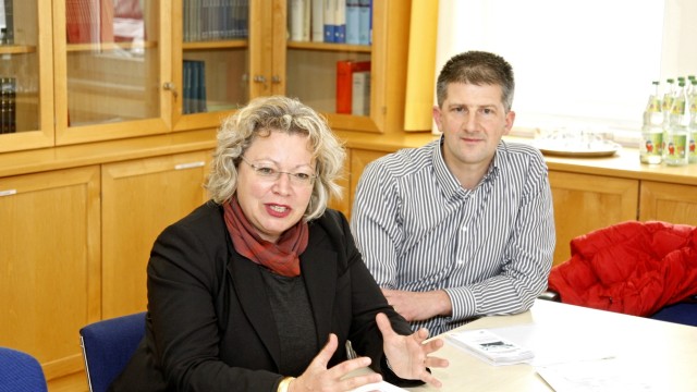 Familiengerichtsverfahren: Rechtsanwältin Susanne van Lier und Andreas Brommont, Leiter der ökumenischen Erziehungsberatungsstelle, erläutern das neue Modell.