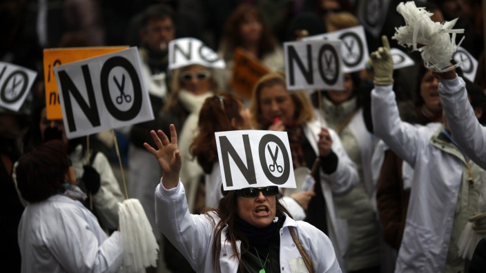 Ärzte und Krankenschwestern protestieren in Spanien gegen Kürzungen im Gesundheitswesen