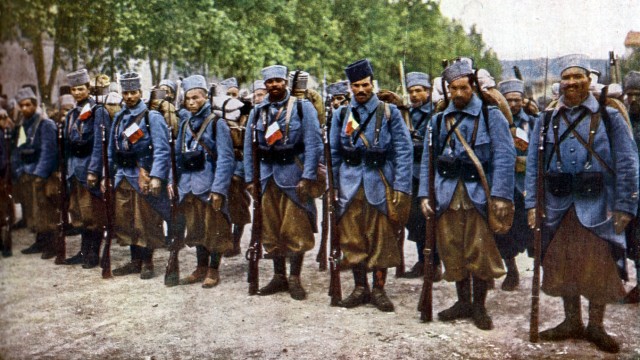 Fotografie im Ersten Weltkrieg: Ein Foto algerischer Truppen, aufgenommen vom französischen Bildreporter Jules Gervais-Courtellemont.