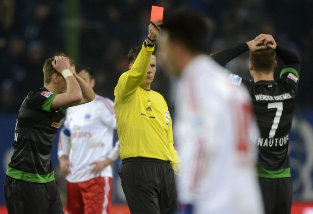 Werder Bremen's Arnautovic receives a red card from referee Kinhoefe as teammate Petersen reacts during their German Bundesliga first division soccer match against Hamburger SV in Hamburg