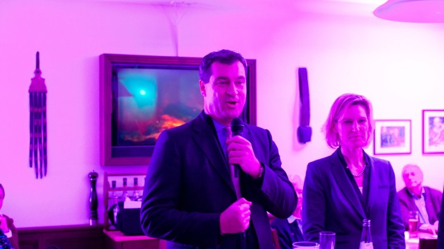 Party mit Promis: Markus Söder ist "Stargast" der CSU-Lounge in Markt Schwaben, die von Angelika Nieblers Frauen-Union für ein modernes Parteibild erfunden wurde.
