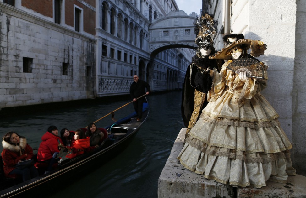 Karneval Venedig 2013 a canal with the Bridge of Sighs in the background during the Venice Carnival