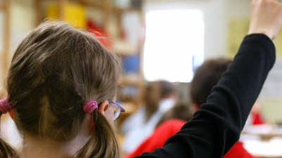 Aufklärung in der Schule: Sexualkundeunterricht: ein Konflikt zwischen Glaubensfreiheit und staatlichem Erziehungsauftrag.