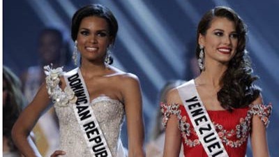Neue Miss Universe: Die glückliche Gewinnerin: Miss Venezuela (MItte) ist die neue Miss Universe. Zweite wurde Ada Aimee de la Cruz aus der Dominikanischen Republik (links), auf Platz drei landete Miss Kosovo.