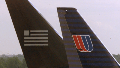 US-Airlines: Jets von United Airlines (vorne) und US Airways auf den Flughafen Pittsburgh. Um zu überleben, bleibt den beiden Fluggesellschaften vielleicht nur die Fusion.