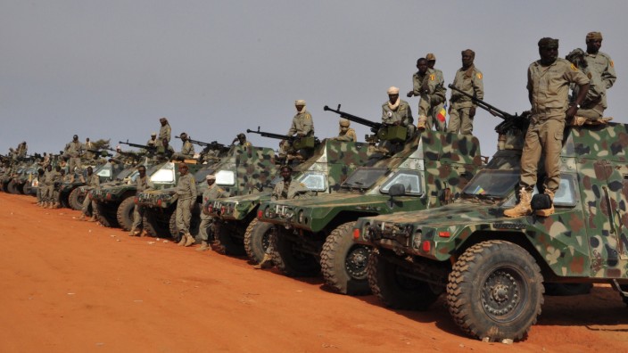 Militäreinsatz in Mali: Kontrolle über Kidal: Tschadische Soldaten (hier in ihrem Feldlager im Nachbarland Niger) sollen die Stadt im Norden Malis sichern.