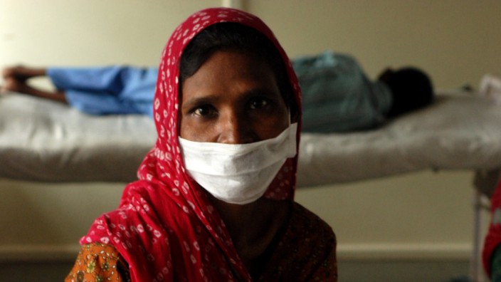Tuberkulose-Impfung: Eine Tuberkulose-Patientin in Indien: Wissenschaftler suchen schon lange nach einem Impfstoff.