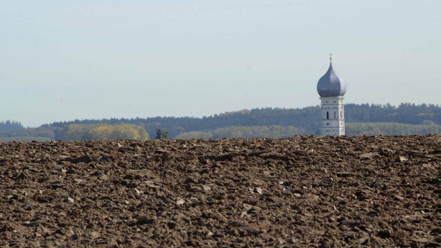 Sulzemoos: Blick auf den Kirchturm von St.Florian Wiedenzhausen.